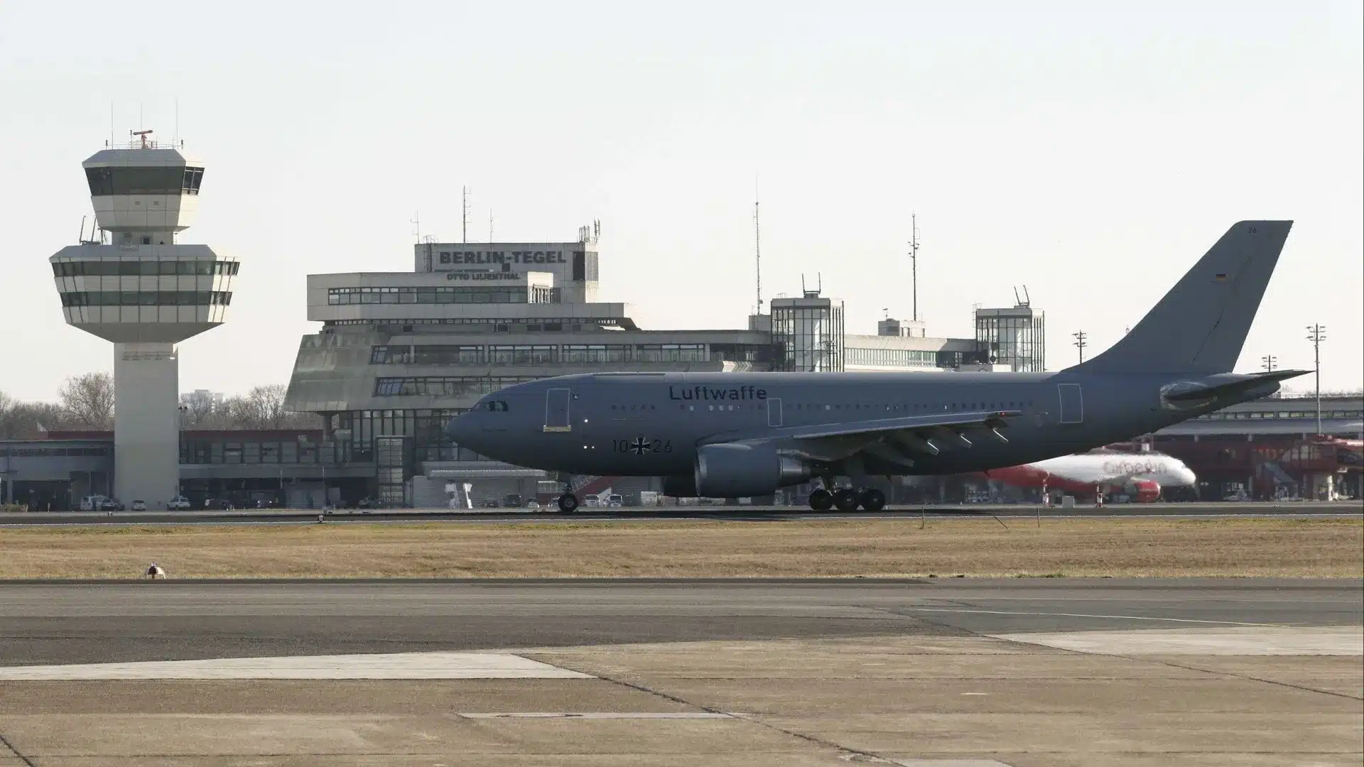 Moins de 100 avions sont immobilisés en raison d'un problème de logiciel.