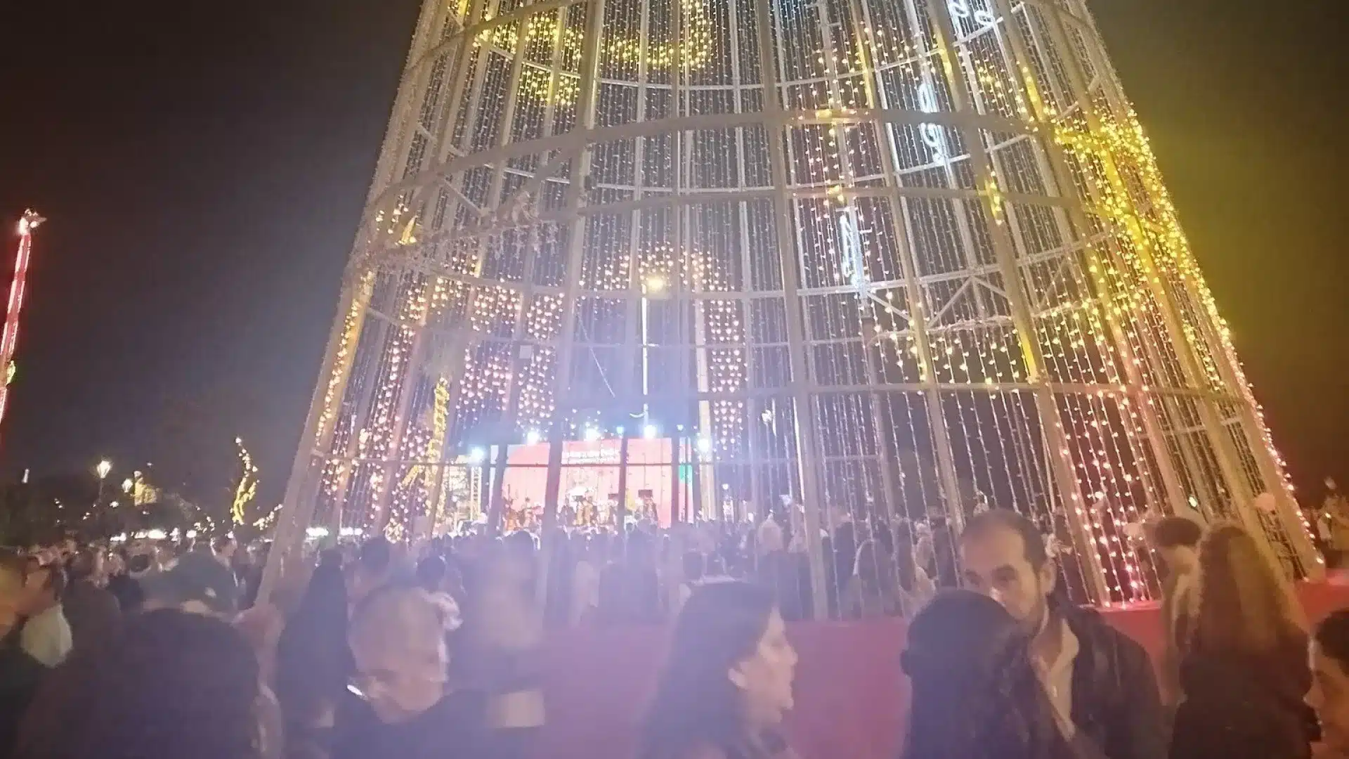 "Mois de la Fête". Les lumières de Noël se sont allumées à Funchal