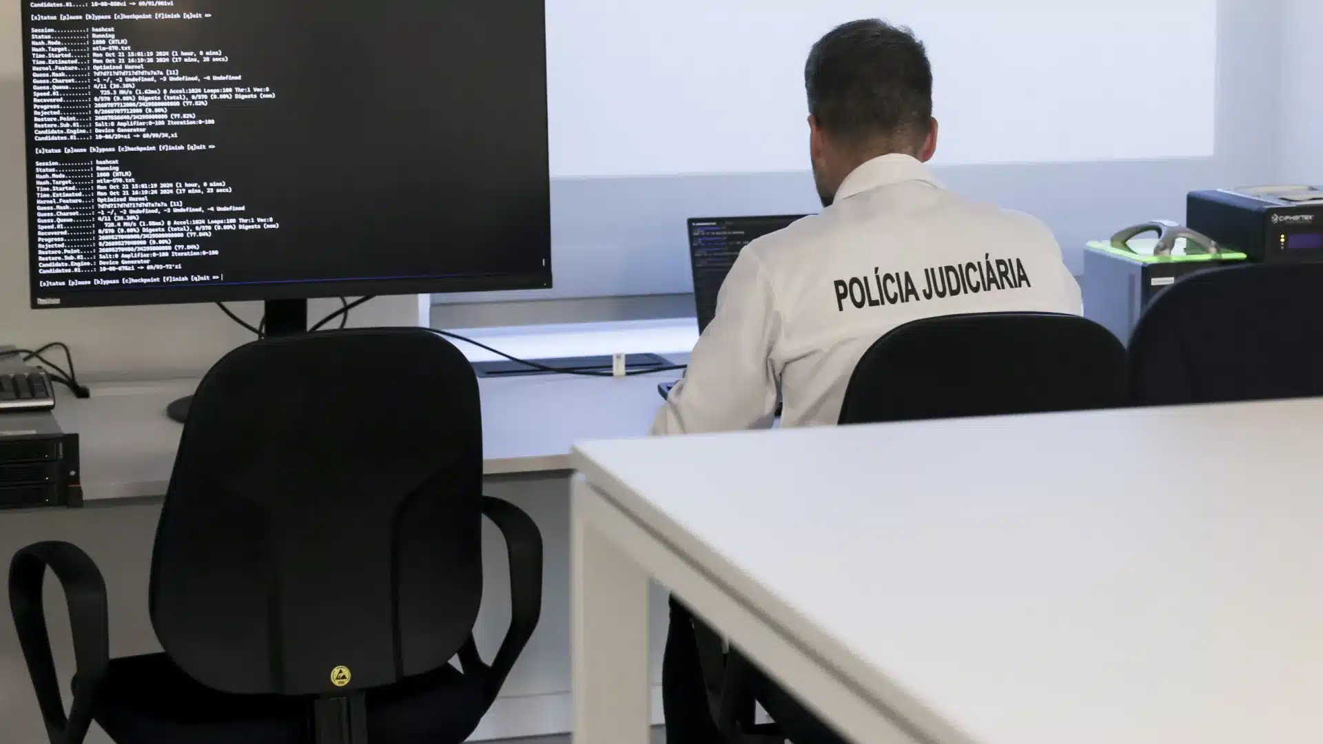 PJ arrête un suspect de fraude de 700.000 € envers une entreprise italienne.