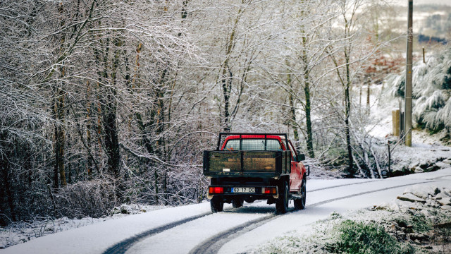 Plusieurs zones du pays se réveillent le premier jour de l'hiver "peintes" en blanc.