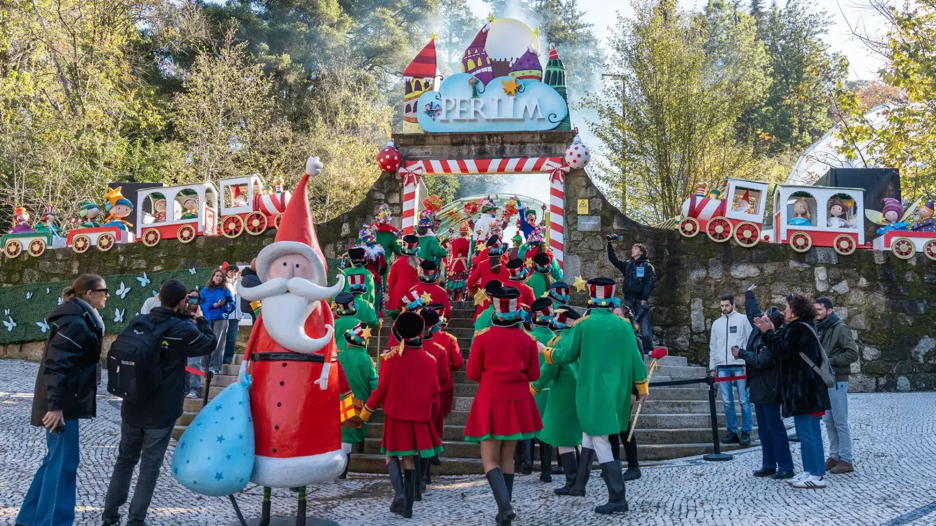 Police espagnole à la foire pour aider les citoyens en visite à Perlim