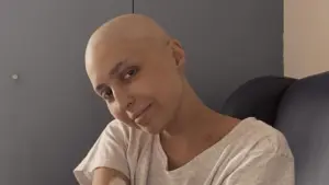 "Pour eux, je suis morte". Une jeune femme atteinte de cancer accuse l'IPO de "l'abandonner".