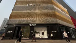 Prada conclut l'achat de Versace pour 1,184 millions d'euros