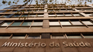 Préventive pour une femme qui a légalisé des immigrés même après avoir été détenue.