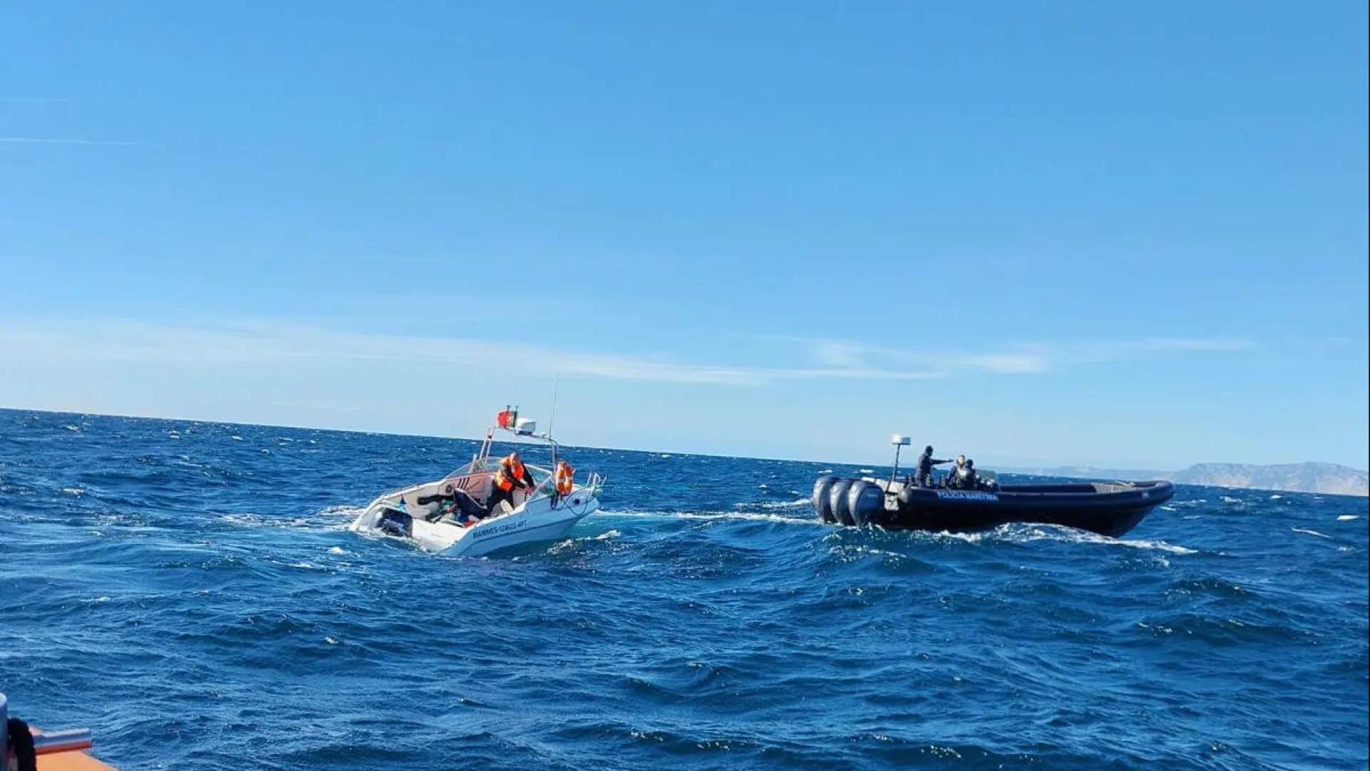 Quatre personnes secourues d'un bateau avec une avarie moteur au large de la Comporta.