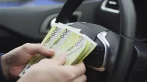 Qu'est-ce que l'IUC et qui doit le payer ? Le ministère des Finances explique