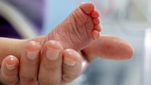 Raj est le 1er Népalais à intégrer les pompiers portugais : "Donner de soi-même"