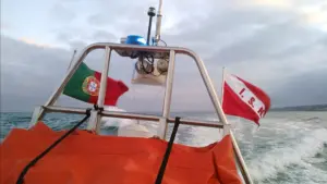 Reprises des recherches pour trois pêcheurs après un naufrage à Caminha