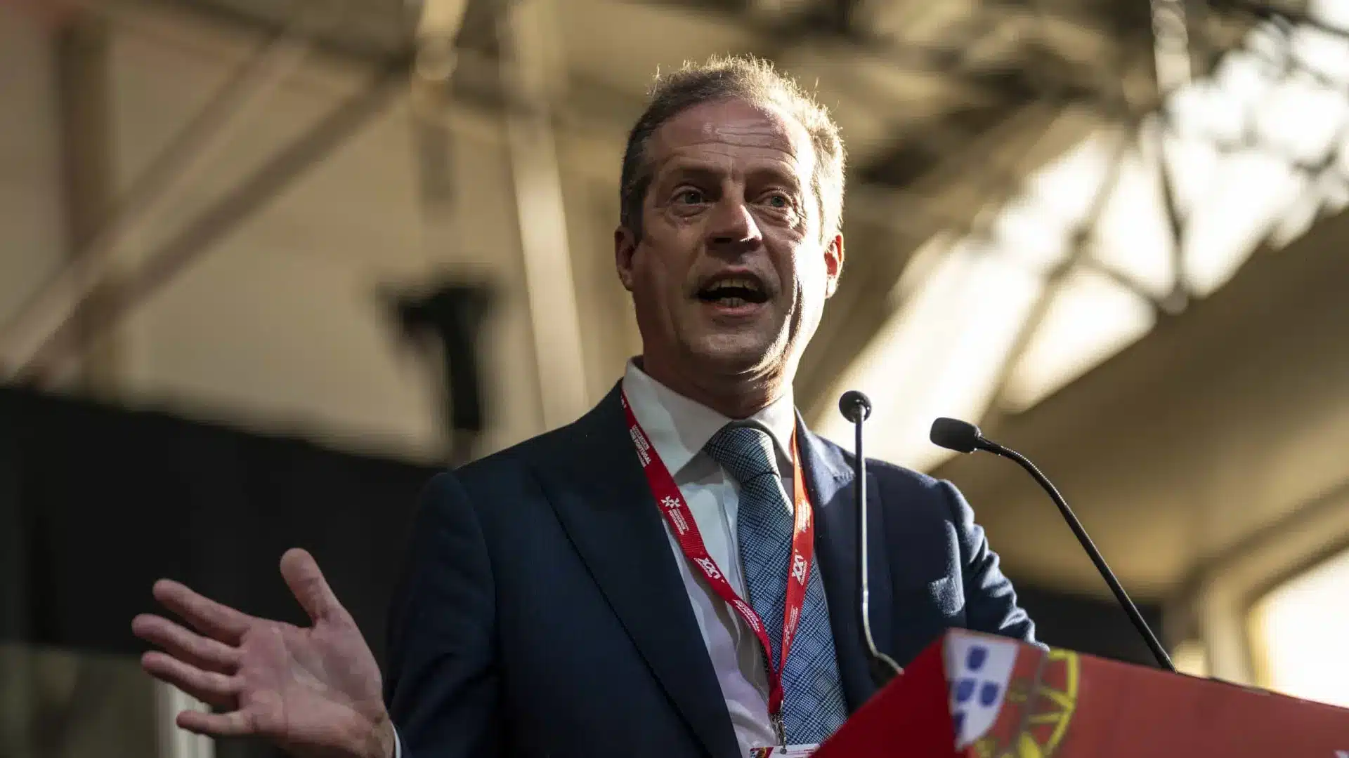 Ribau Esteves défend la décentralisation des entités de l'État.