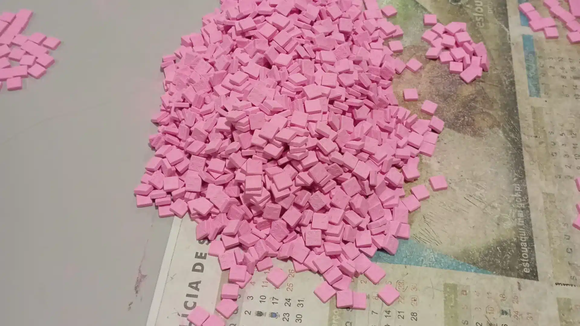 Saisie de près de 5 000 comprimés d'ecstasy dans un bus à Lisbonne.