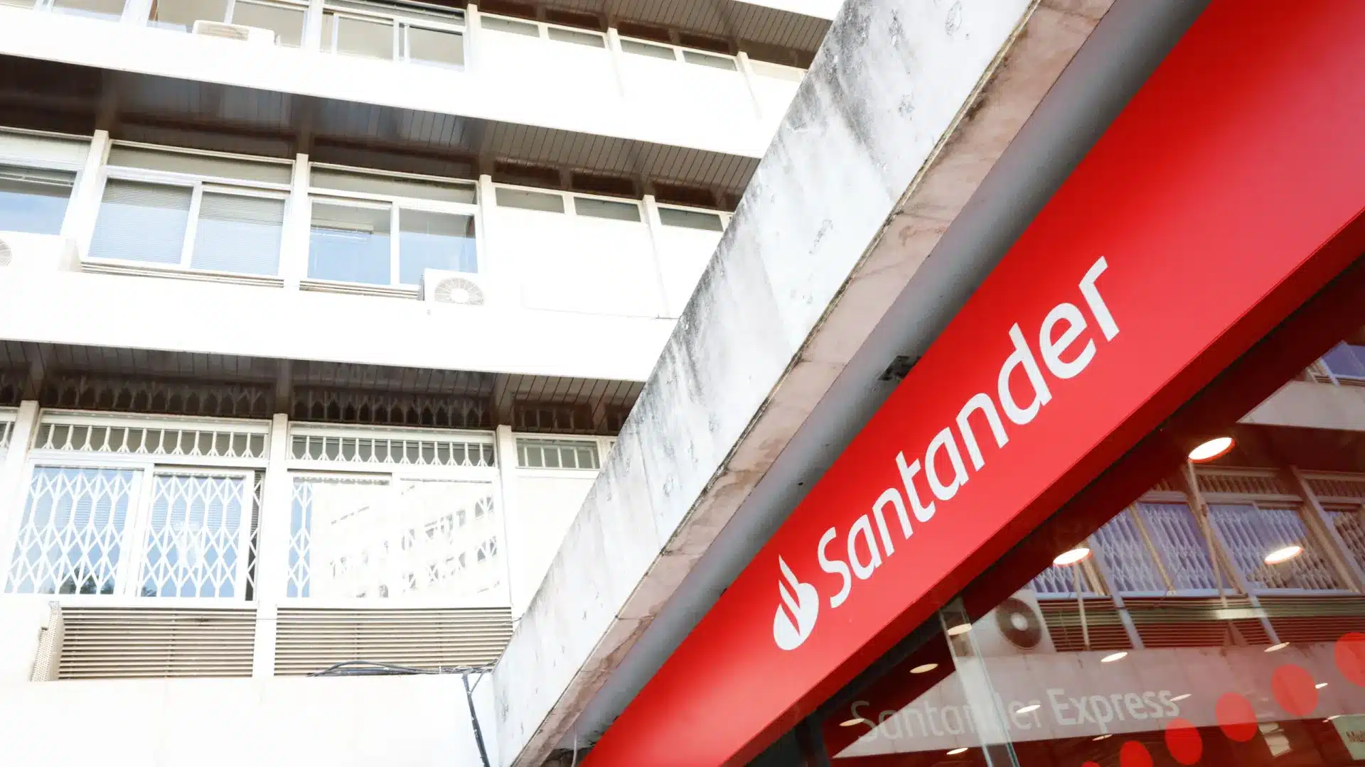Santander paie 22,5 millions pour éviter un procès en France.