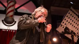 Sérgio Godinho chante ses chansons d'amour au festival Às Vezes o Amor