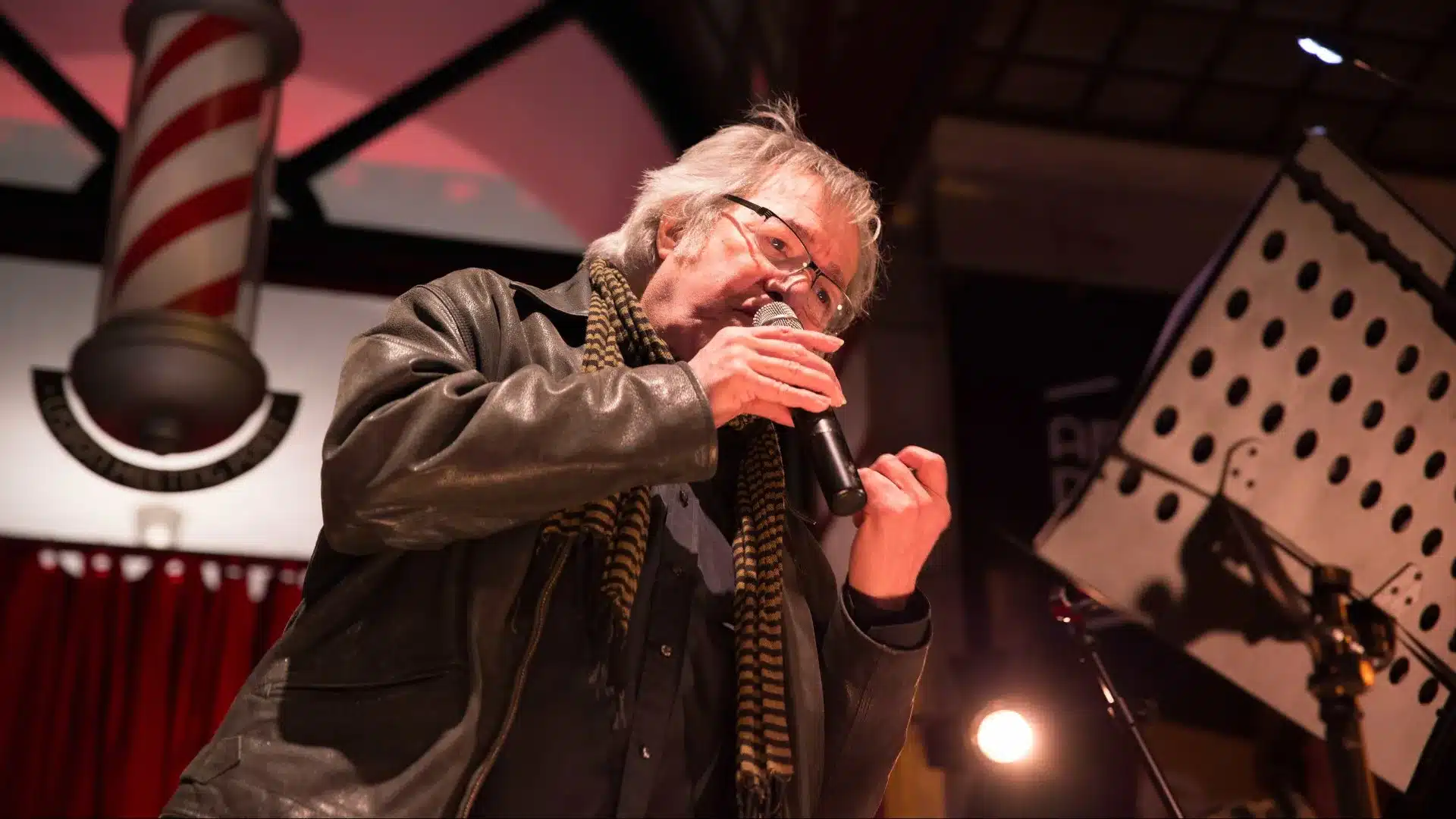 Sérgio Godinho chante ses chansons d'amour au festival Às Vezes o Amor