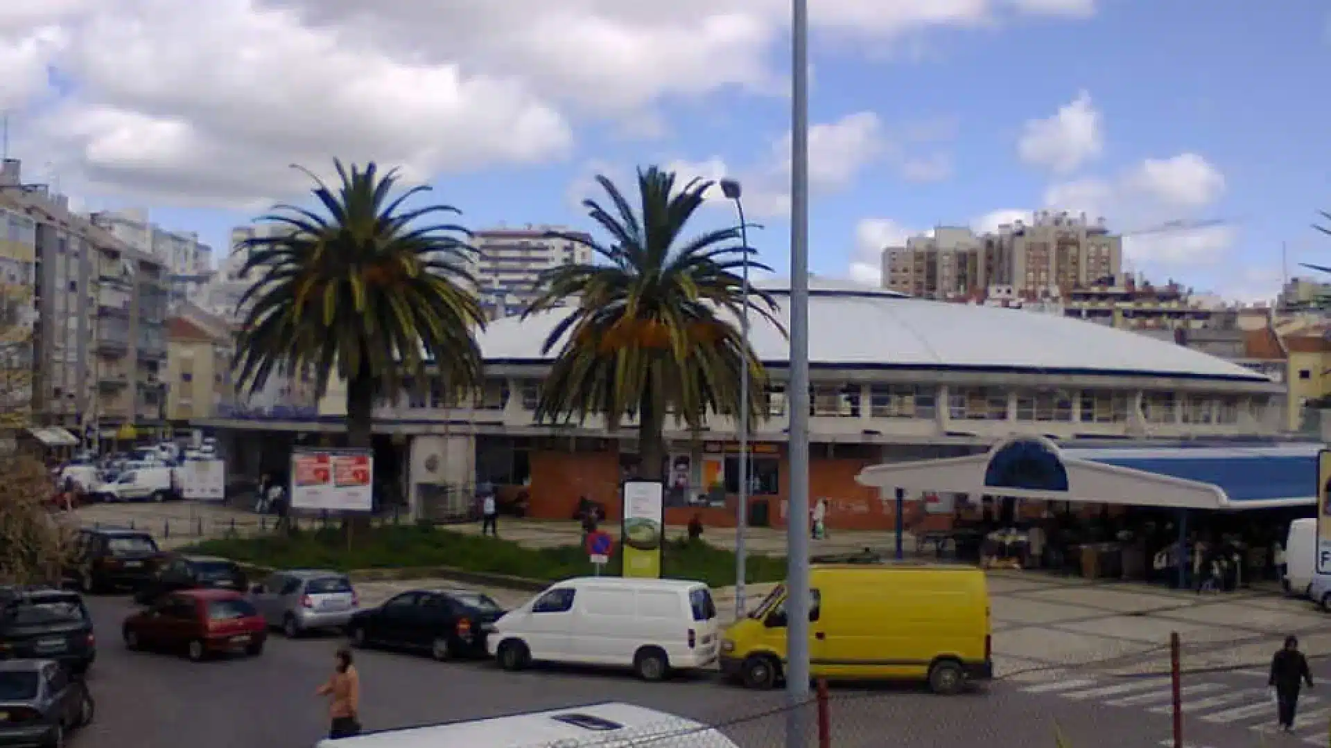 Tirs et désordre au marché de Benfica. "Plusieurs personnes" impliquées.