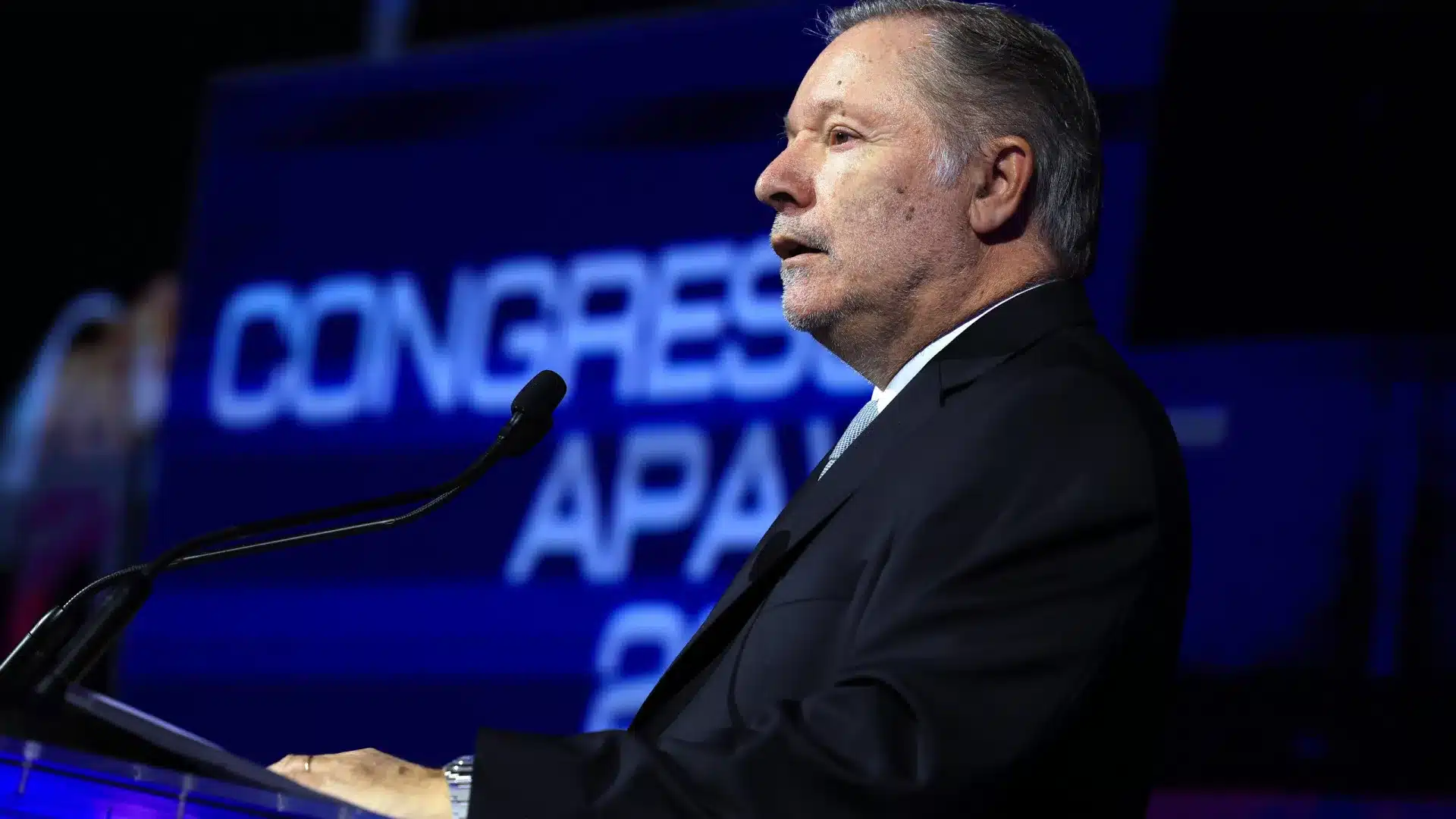 Tourisme critiqué pour sa "médiocrité" reste plus compétitif que l'économie.