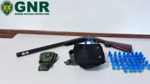 Trois personnes arrêtées pour chasse avec des moyens interdits et dans une zone protégée.