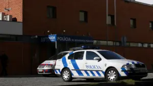 Un homme a menacé des policiers au commissariat de Peniche. Il a été condamné à une amende.