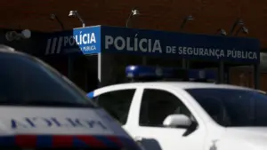 Un homme vole 290 euros dans un espace commercial à Marinha Grande. Il a été arrêté.