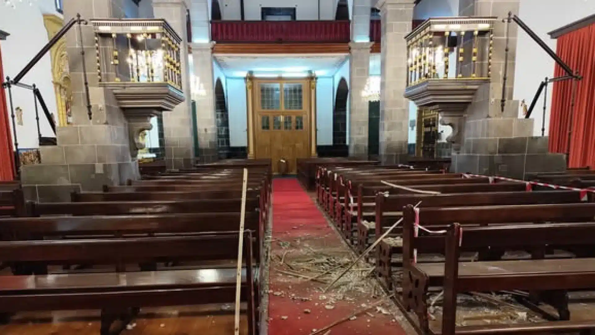 Une partie du toit de l'église de Rabo de Peixe s'effondre. Le problème était déjà connu.