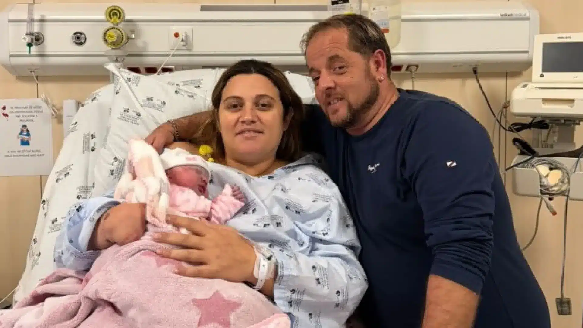 "Acabait de sonner la cloche". Vitória est le 1er bébé de l'année au Santa Maria.