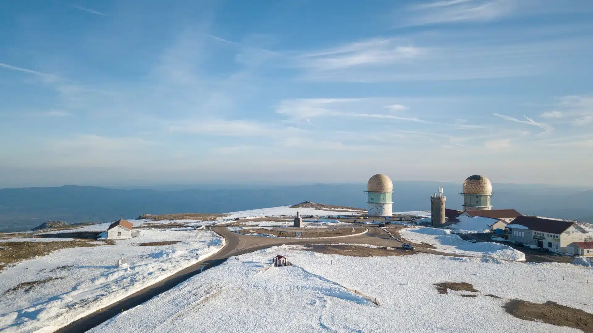 Accès à la Tour de la Serra da Estrela restent fermés en raison de la neige.