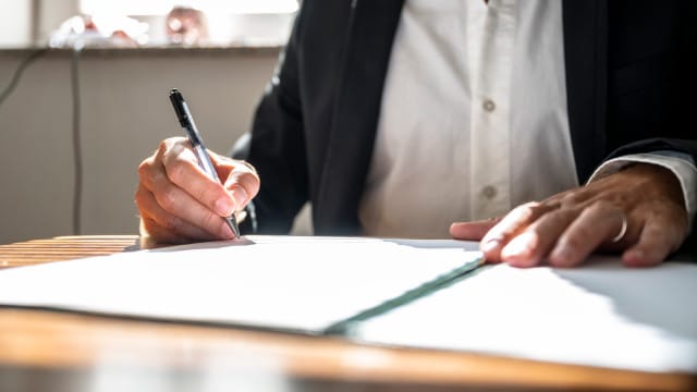 Accord dans la fonction publique signé : Les syndicats soulignent la "prévisibilité"