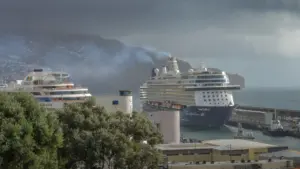 Agitation maritime à Madère. Capitanerie de Funchal prolonge l'avertissement