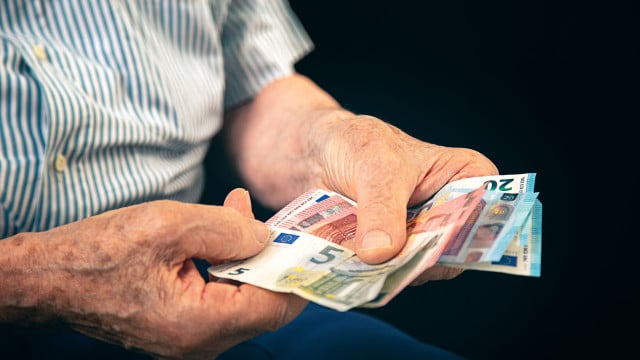 Après tout, qui n'a jamais cotisé a-t-il droit ou non à la retraite?