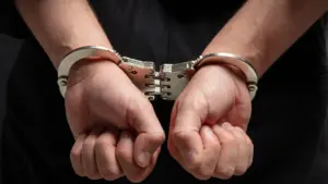 Arrêté à Porto pour escroquerie de 2 millions : Il avait 3 identités et 40 comptes.