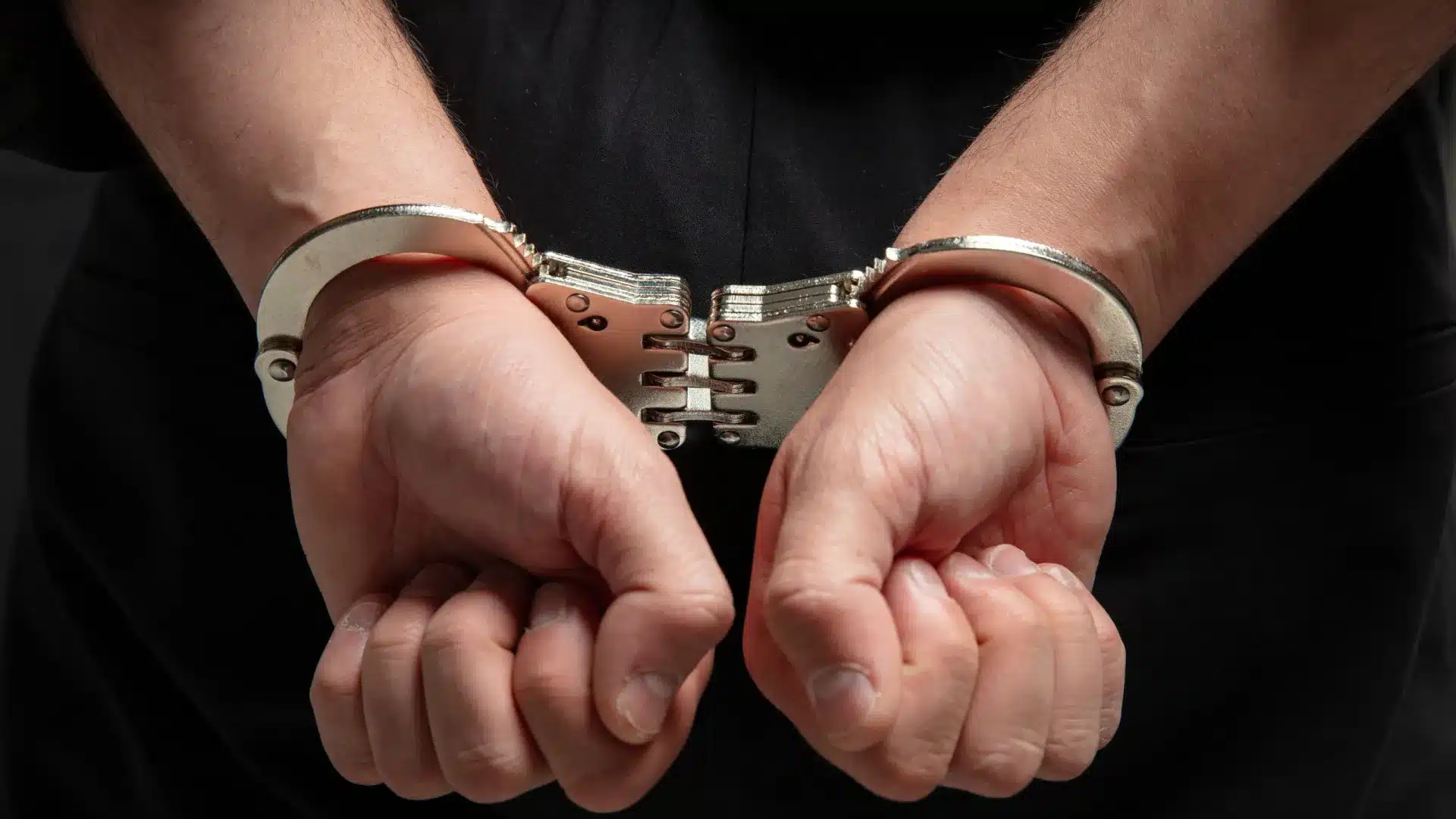 Arrêté à Porto pour escroquerie de 2 millions : Il avait 3 identités et 40 comptes.