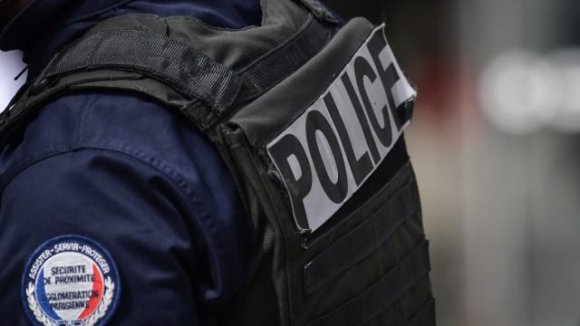 Arrêté après avoir abandonné une seringue à Lisbonne. Aurait été en train de s'injecter de la drogue dans des toilettes.