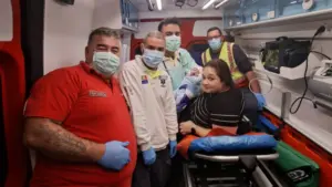 Bébé naît dans une ambulance à 100 kilomètres de l'hôpital.
