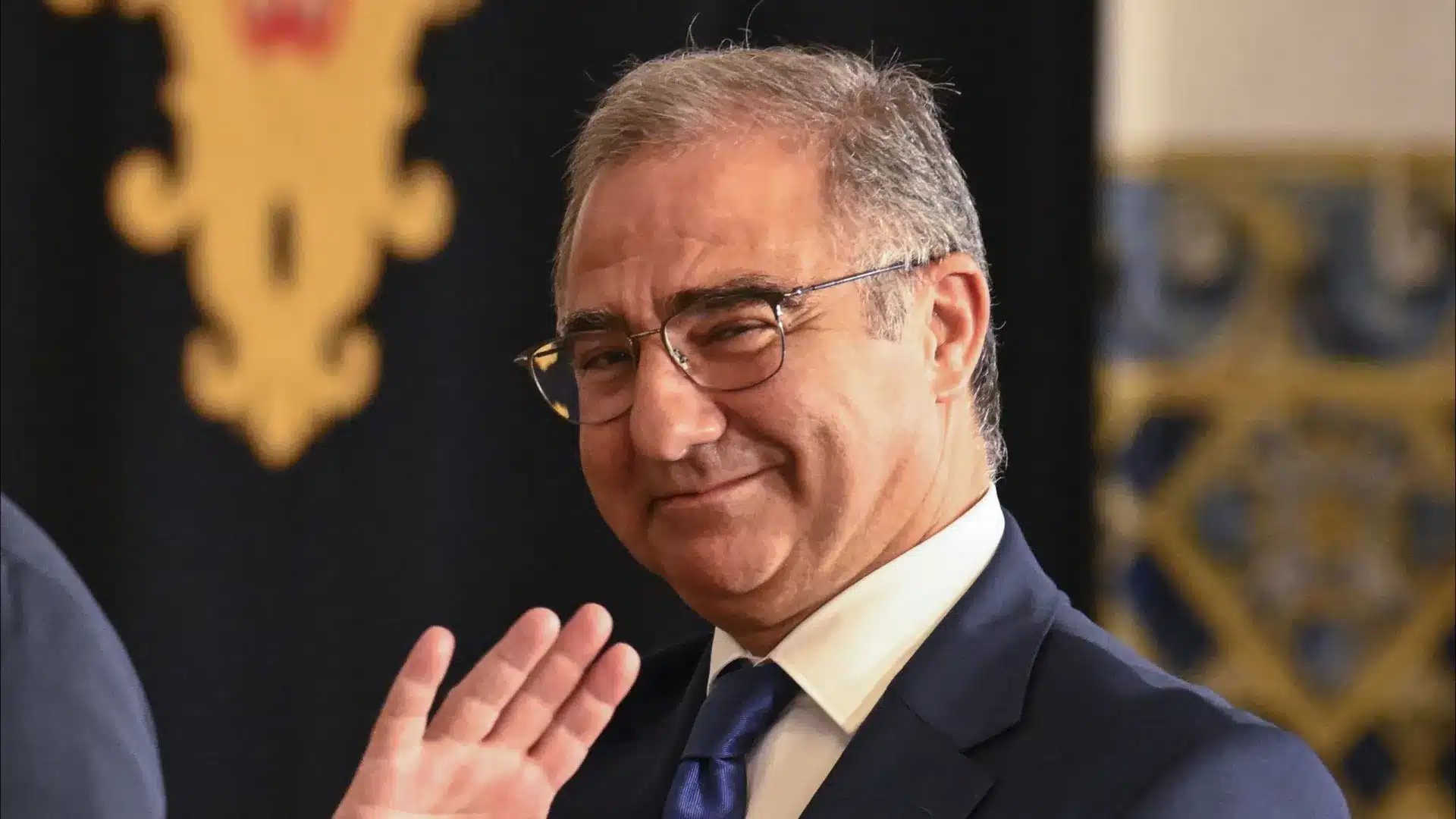 Bolieiro loue la suspension des modifications de la subvention de mobilité.