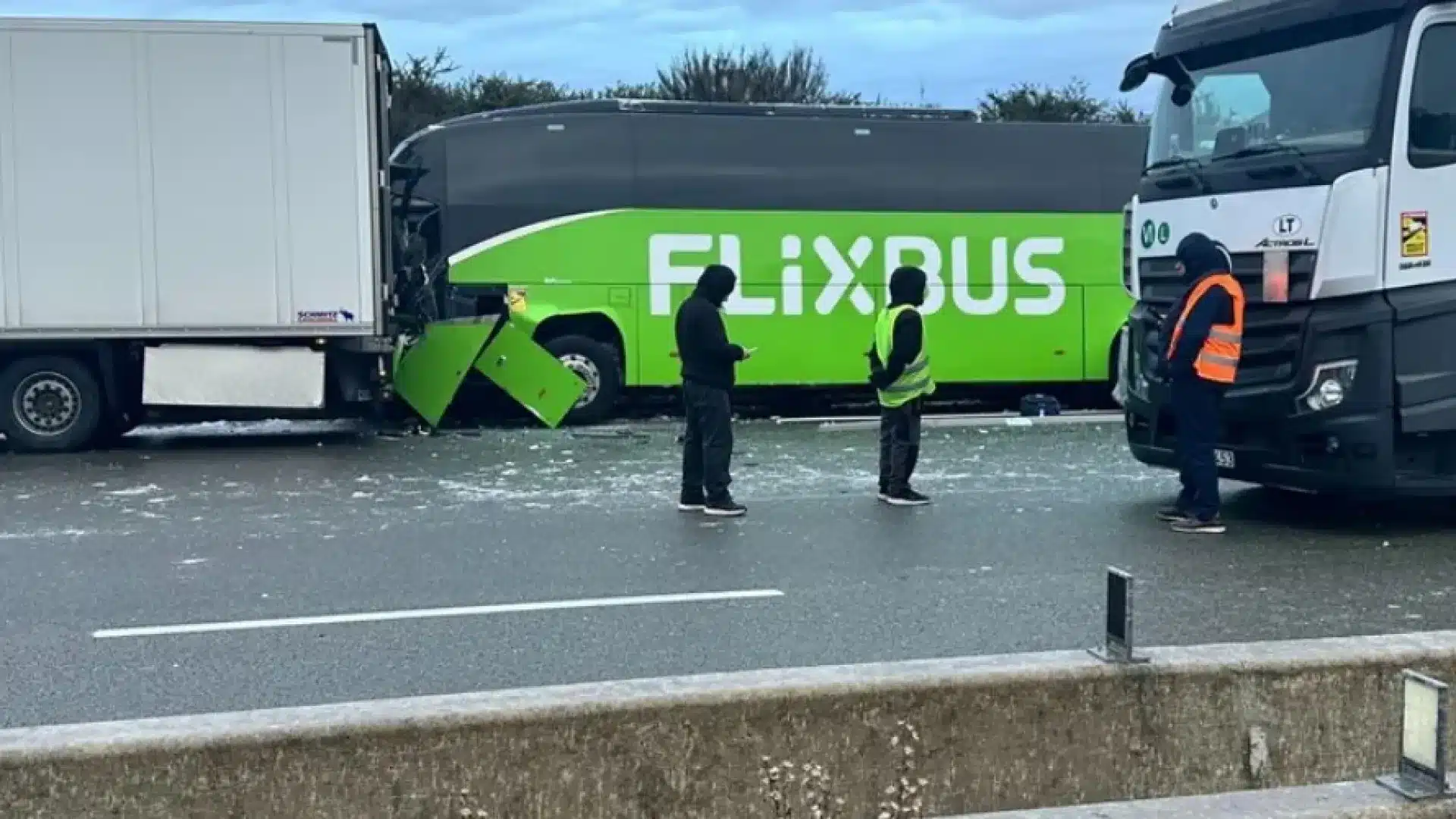 Carambolage fait 2 morts en France. Un autocar portugais impliqué.