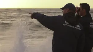 Cargo à la dérive dans la barre de Figueira da Foz risque de naufrage.