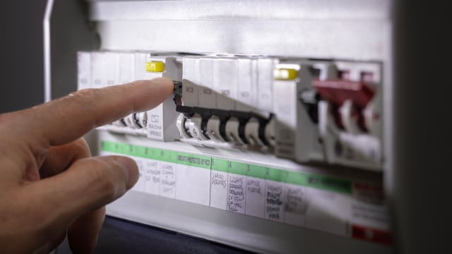 Ce dimanche, il pourrait encore y avoir des coupures de courant : découvrez où et à quelles heures.