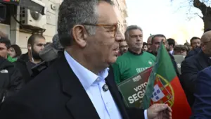 "Ce n'est pas difficile pour le Président, c'est difficile pour les Portugais."