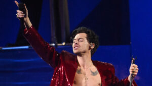 C'est officiel ! Harry Styles sort un album le 6 mars (et il a une touche portugaise)