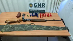 Chasseur arrêté à Gouveia pour avoir utilisé un appelant pour attirer les grives.