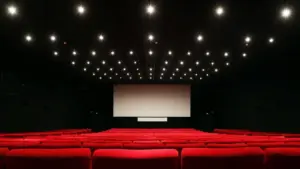 Cinéma à Viana do Castelo fermé malgré la disponibilité de la mairie.