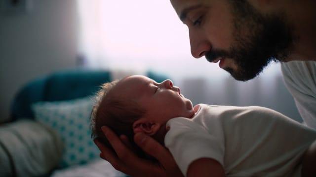 Congé parental de six mois payé à 100 % approuvé : Quelle est la suite ?