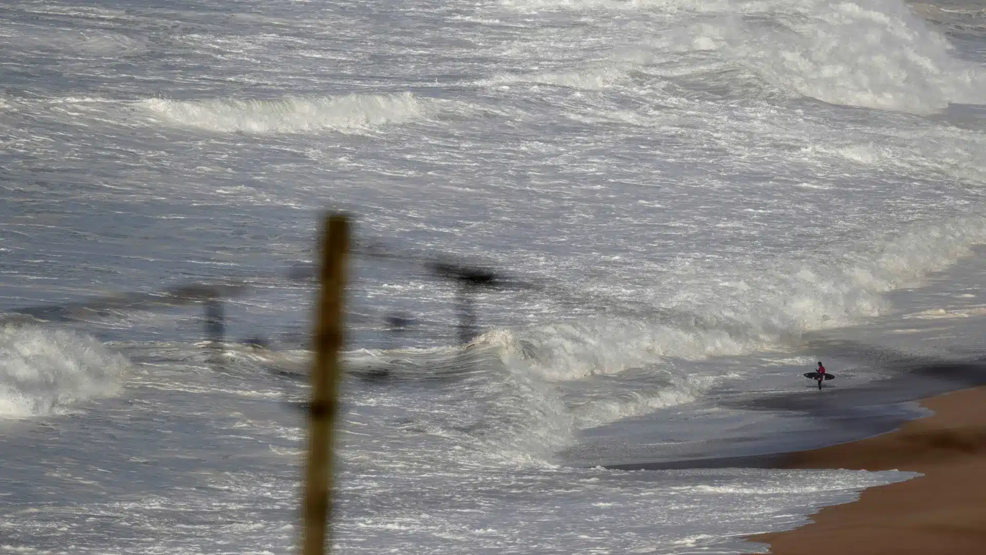 Corps retrouvé sur une plage de Nazaré. Pourrait être celui de Maycon Douglas.