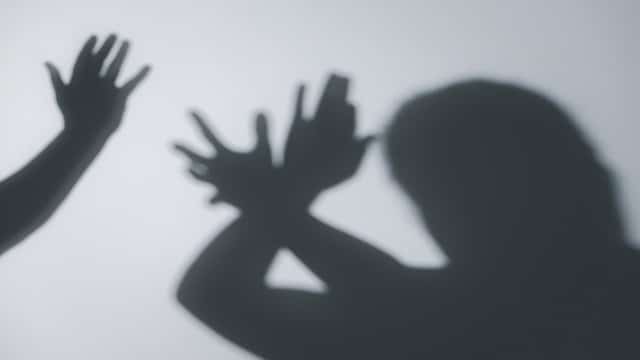 Des cris alertent la PSP sur une violence domestique. L'agresseur était récidiviste.