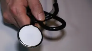 Des milliers de médecins avec une carrière bloquée en raison d'une impasse dans les concours.