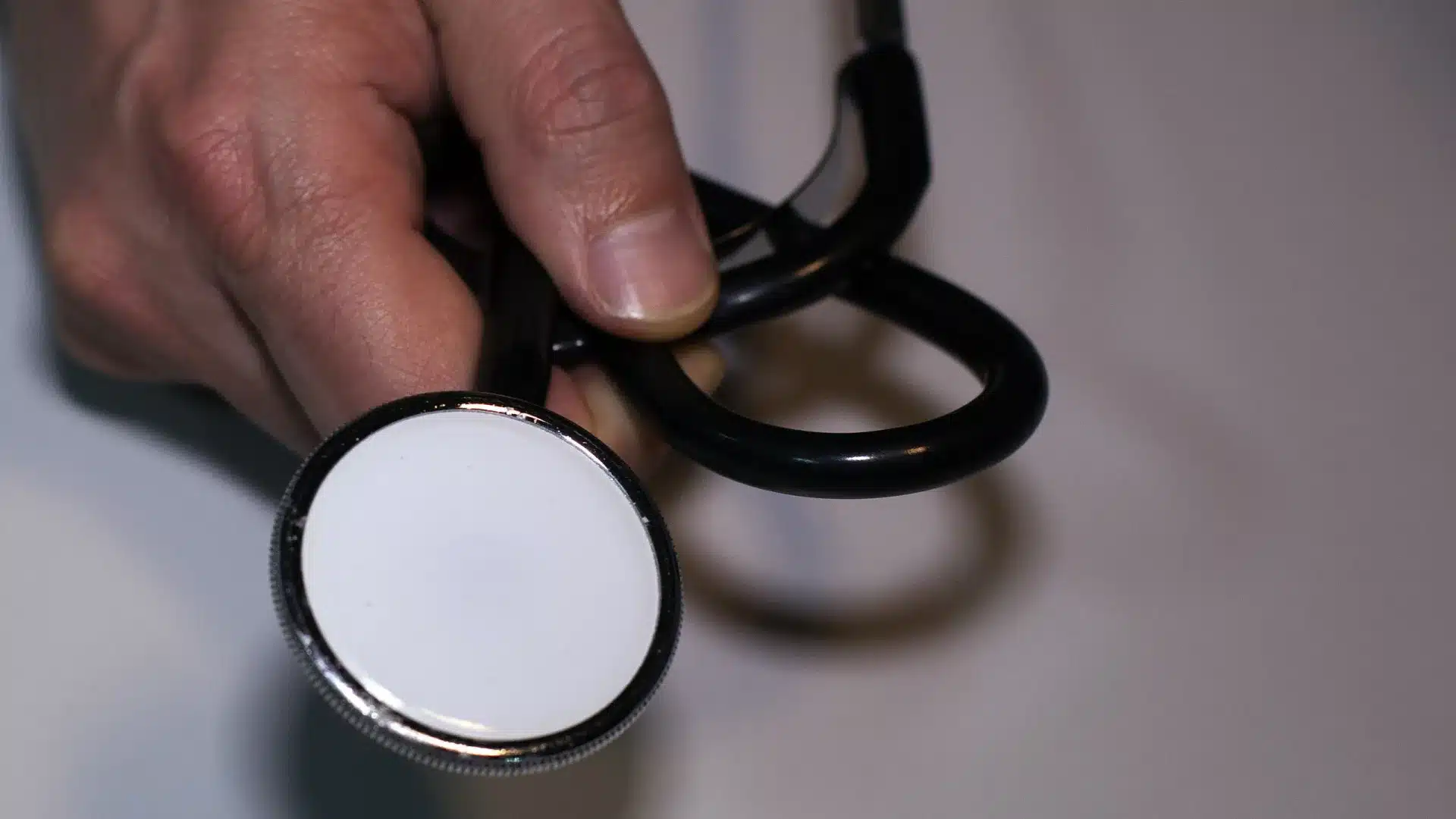 Des milliers de médecins avec une carrière bloquée en raison d'une impasse dans les concours.