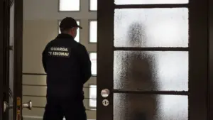 Deux personnes arrêtées pour suspicion d'introduction de drogues dans la prison de Guarda