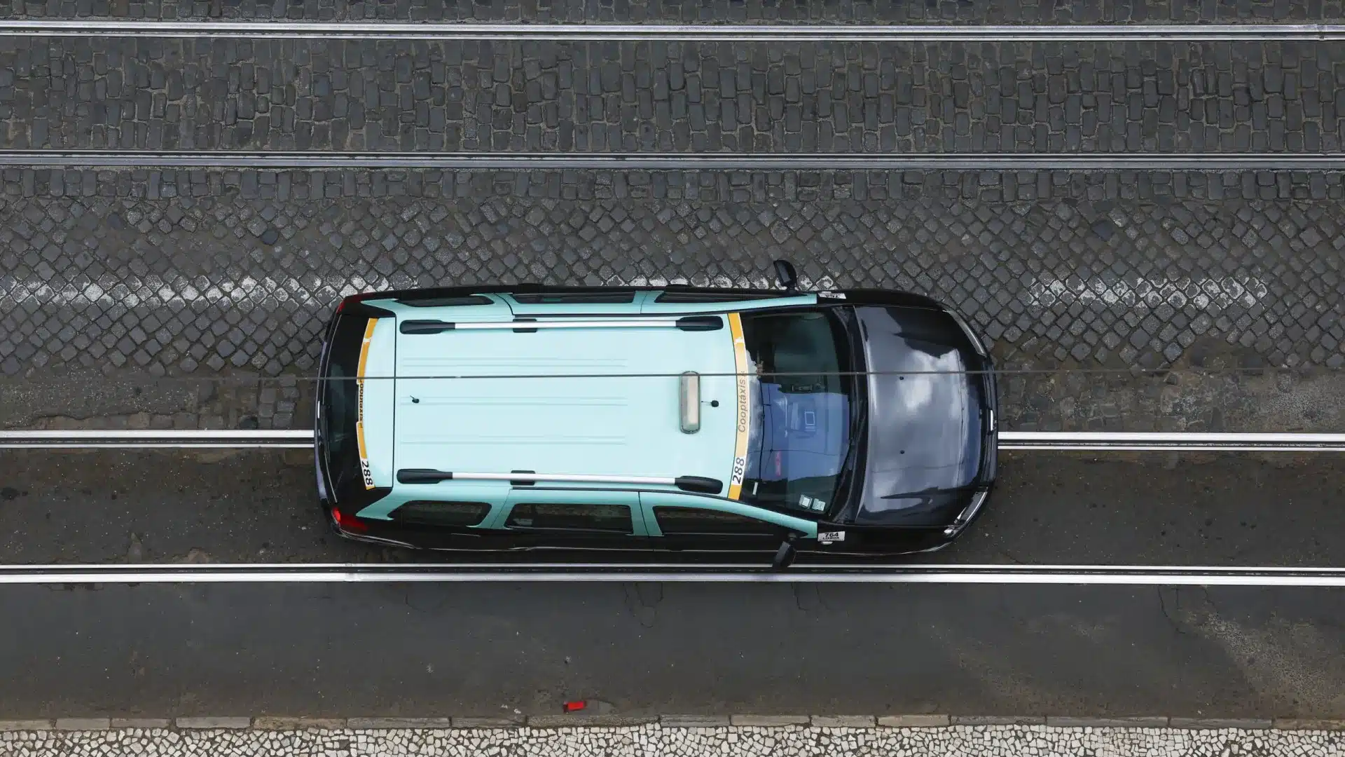 Disponibilité totale. Les taxis peuvent aider au transport des malades.