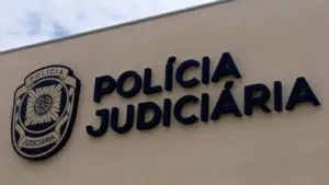 Dizaines de coups de feu tirés contre une maison à Silves. Les suspects ont fui.