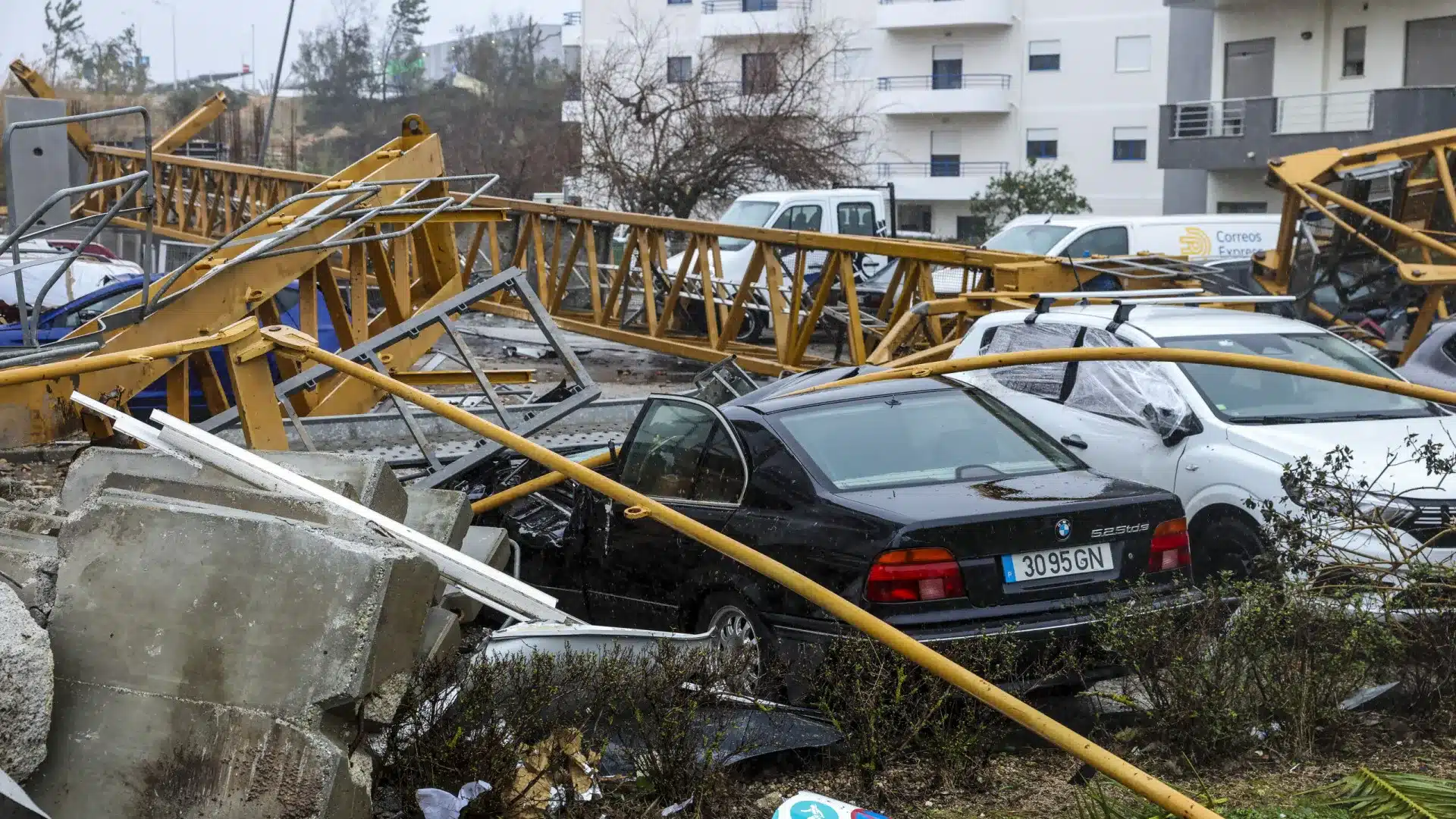 En 48 heures, Kristin a fait cinq morts et a laissé plus de 8 000 incidents.