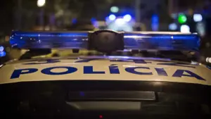 Envahit une maison à Cova da Moura et "se verrouille dans la salle de bains" avec une fillette.